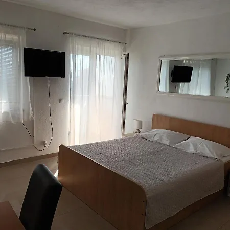 Apartments Monika Omiš Zewnętrze zdjęcie
