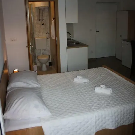 Apartments Monika Omiš Zewnętrze zdjęcie