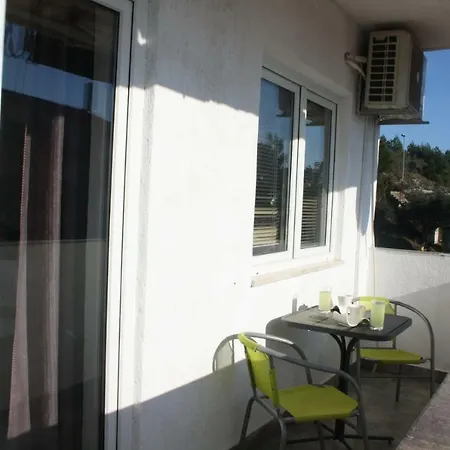 Apartments Monika Omiš Zewnętrze zdjęcie