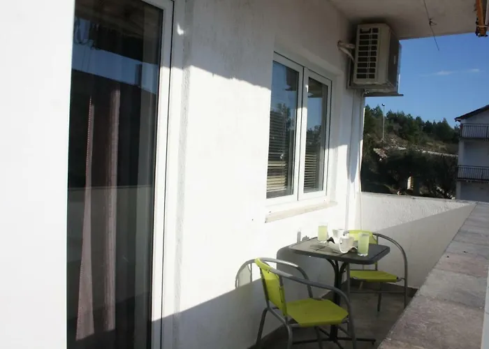 Apartments Monika Omis